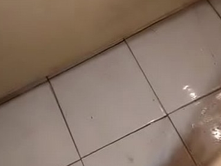 Delhi school catholic pussy fingers in toilet